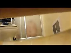 Cô gái tóc vàng Dian ...