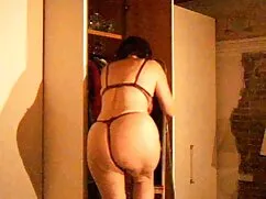 Cô gái cưỡi bạn trai ...